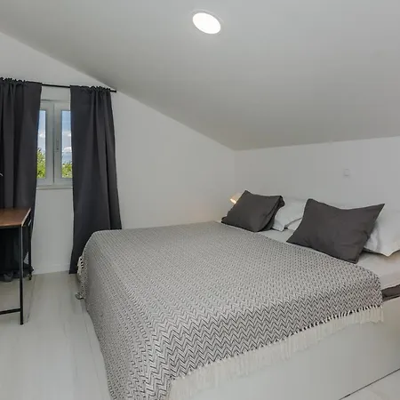 Redibo Apartman Privlaka